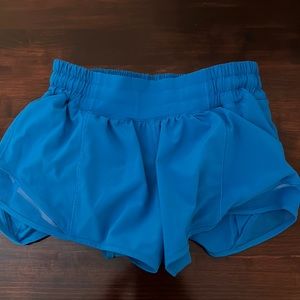 Poolside blue lululemon hotty hot shorts 2.5 inch